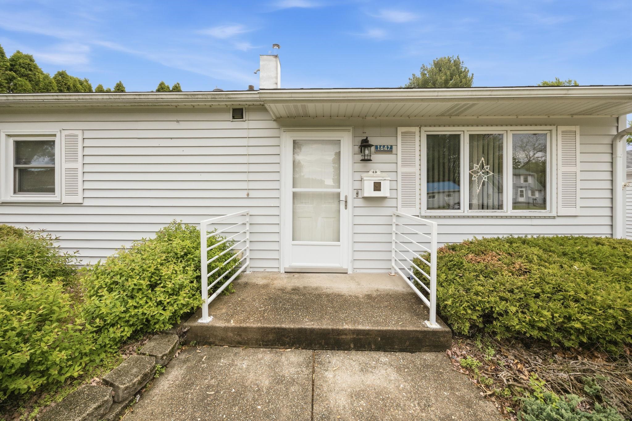 1647 Cleveland Street Beloit, WI 53511 - Photo 7 of 38