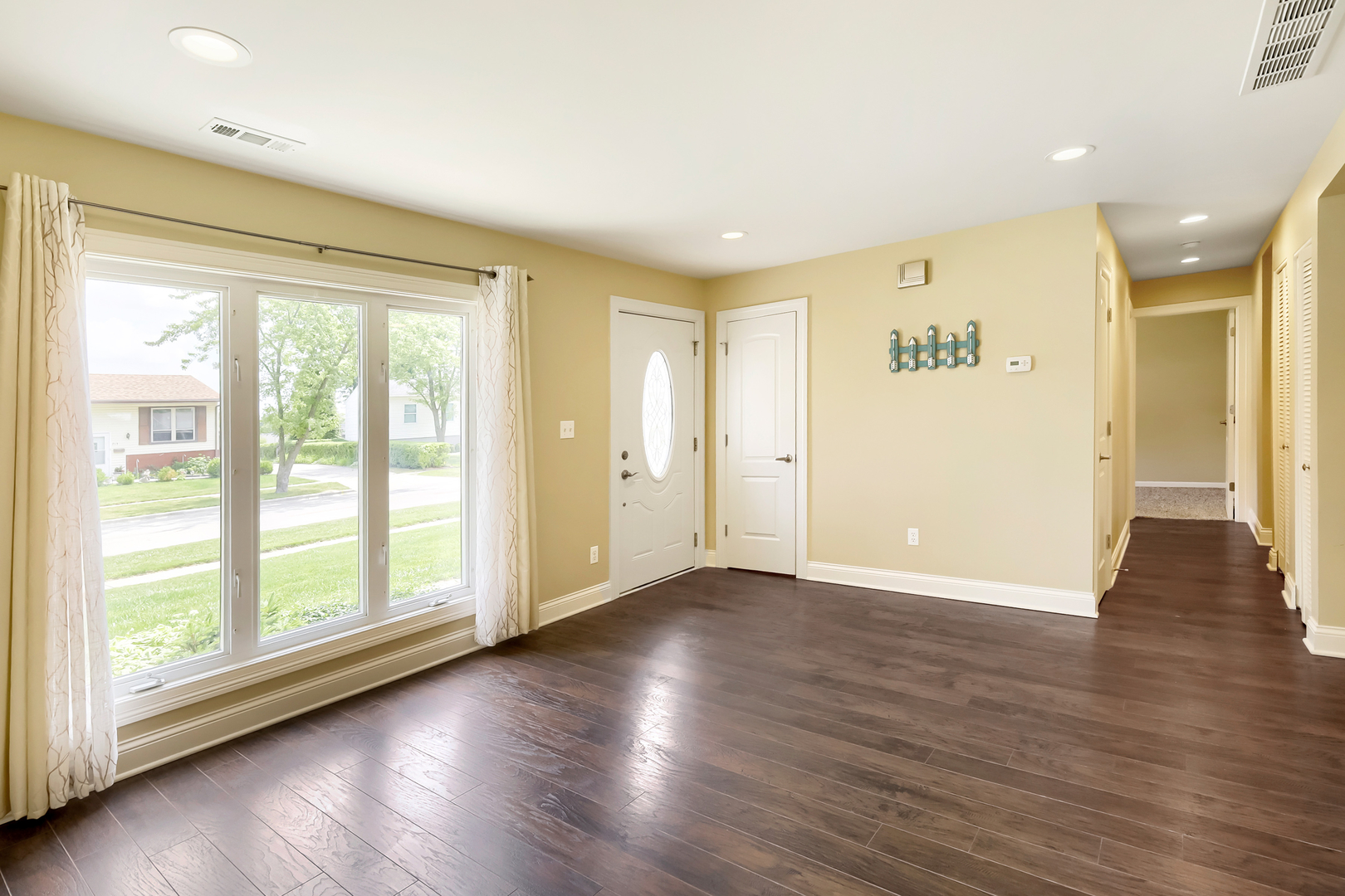 714 Sunset Circle Streamwood, IL 60107 - Photo 8 of 30