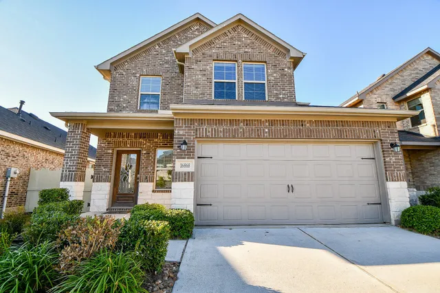 $2,225 | 16868 Pink Wintergreen Drive, Conroe, TX 77385