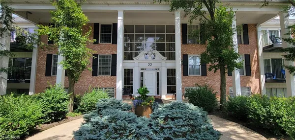 $1,990 | 77 Atterbury Boulevard, Unit 208, Hudson, OH 44236