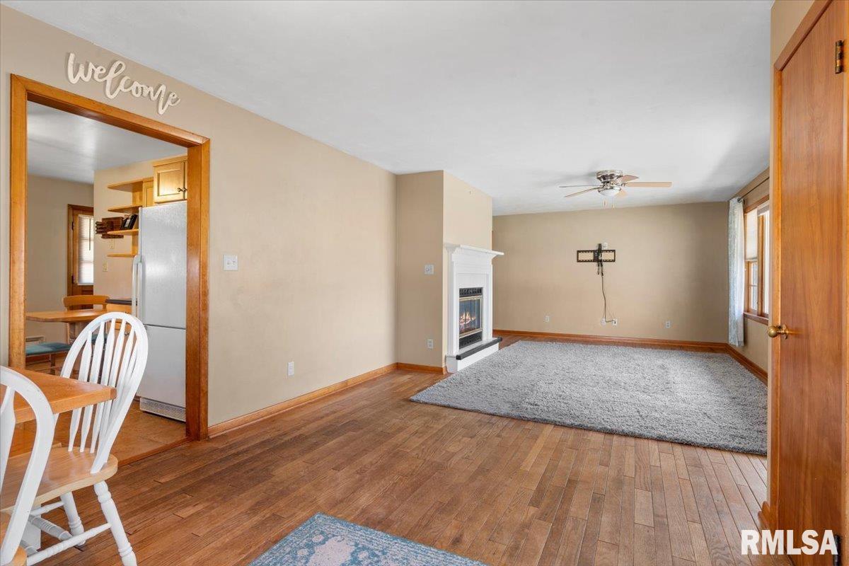 2732 South Welch Avenue Springfield, IL 62704 - Photo 2 of 36