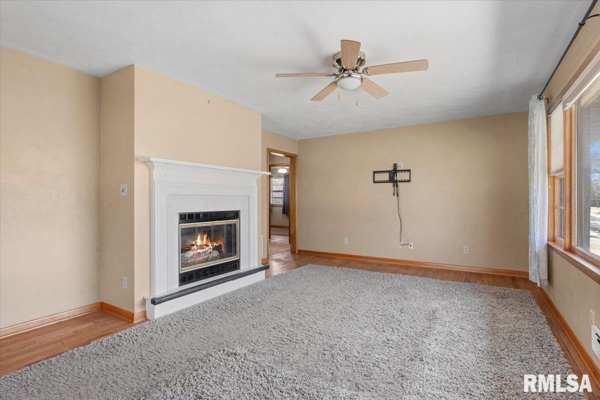 2732 South Welch Avenue Springfield, IL 62704 - Photo 3 of 36