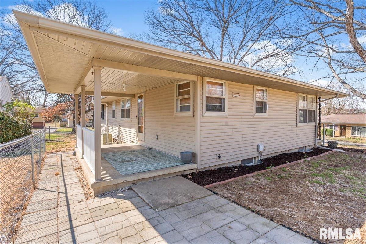 2732 South Welch Avenue Springfield, IL 62704 - Photo 34 of 36