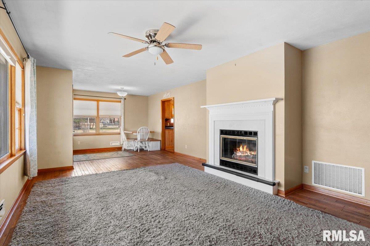 2732 South Welch Avenue Springfield, IL 62704 - Photo 4 of 36