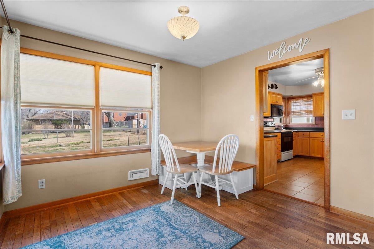 2732 South Welch Avenue Springfield, IL 62704 - Photo 7 of 36