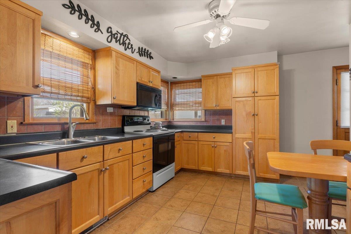 2732 South Welch Avenue Springfield, IL 62704 - Photo 8 of 36