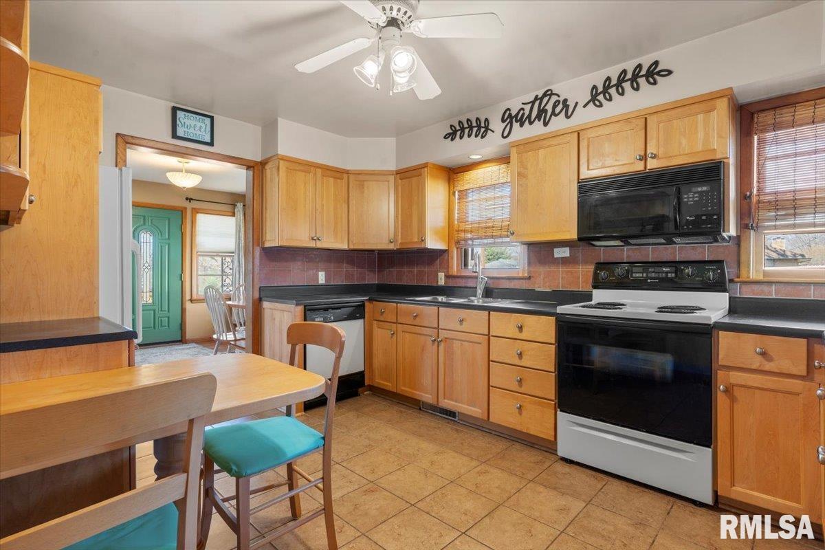 2732 South Welch Avenue Springfield, IL 62704 - Photo 9 of 36