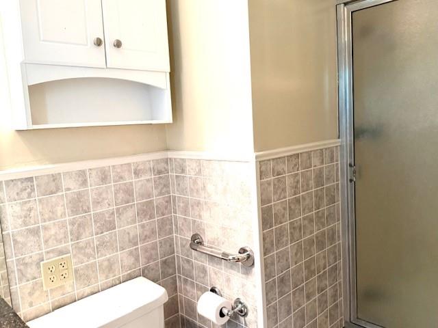 104 Oak Street Homer, LA 71040 - Photo 16 of 29 a bathroom with a shower
