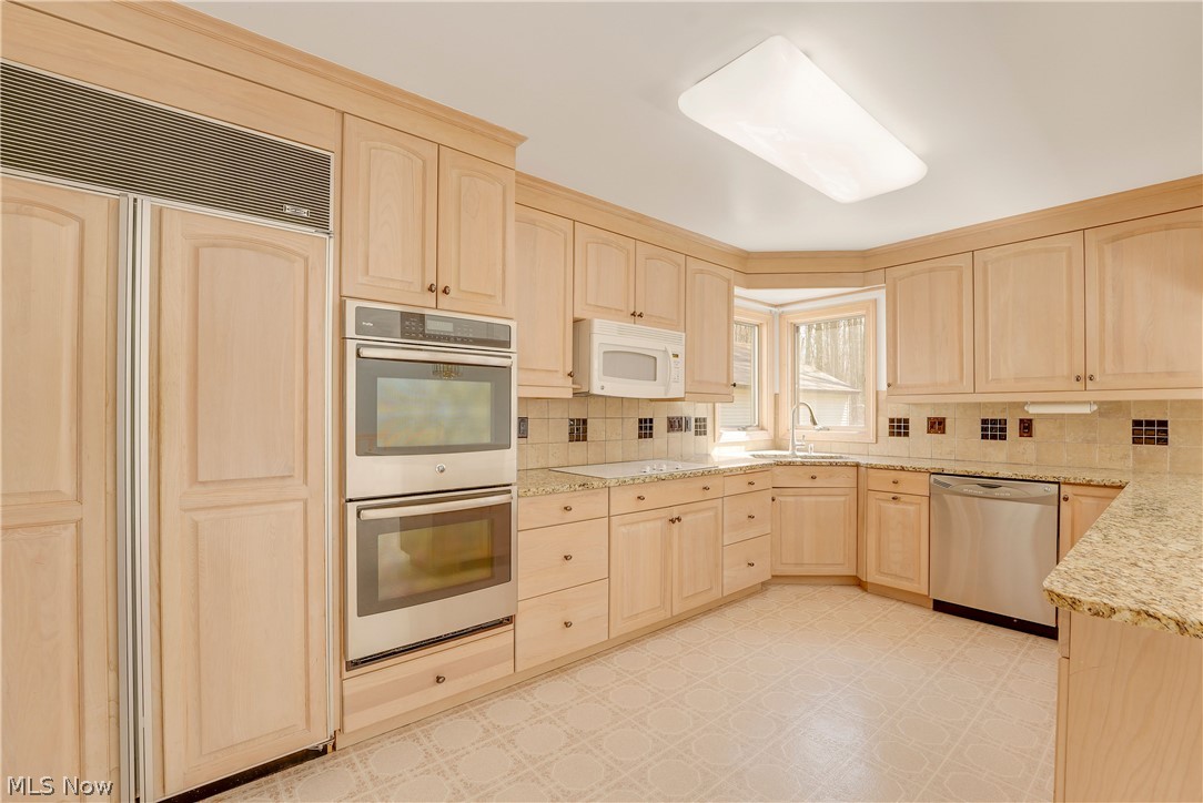 13015 Pearl Road Chardon, OH 44024 - Photo 9 of 50