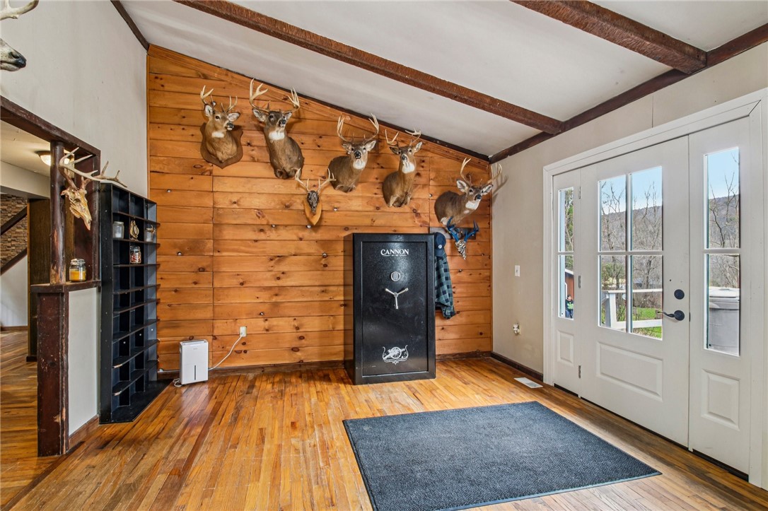 6910 Conesus Springwater Road Conesus, NY 14435 - Photo 6 of 30 Living room/entry