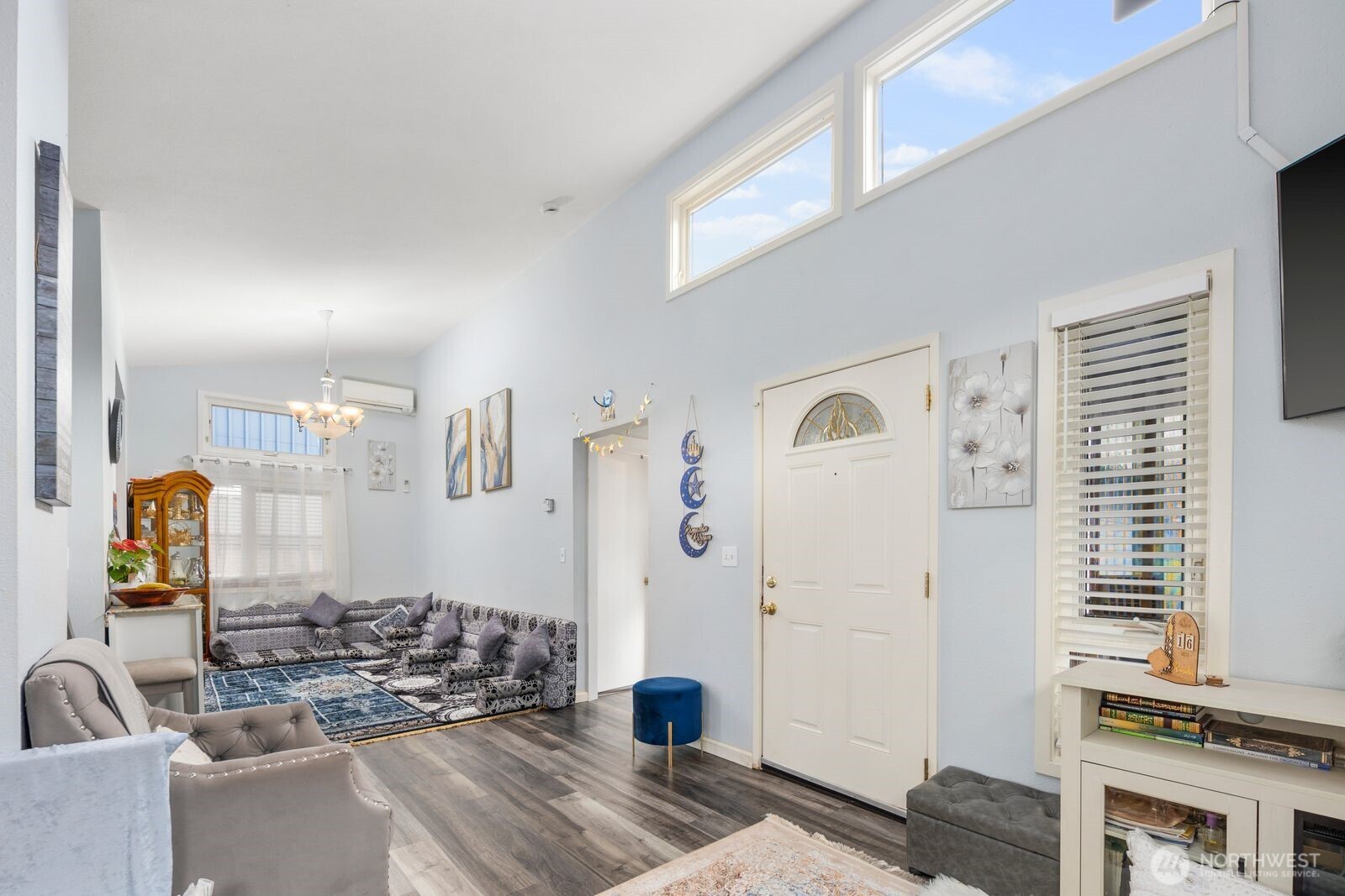 9452 25th Avenue Southwest Seattle, WA 98106 - Photo 15 of 37