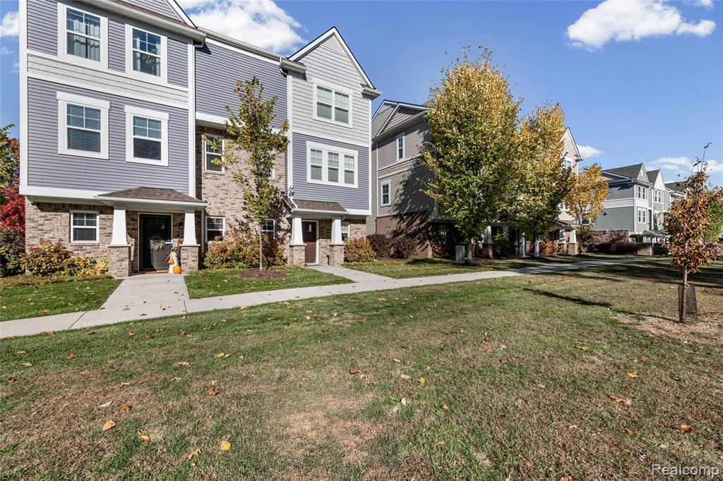 591 Parkside Way, Unit 16 Ferndale, MI 48220 - Photo 3 of 35
