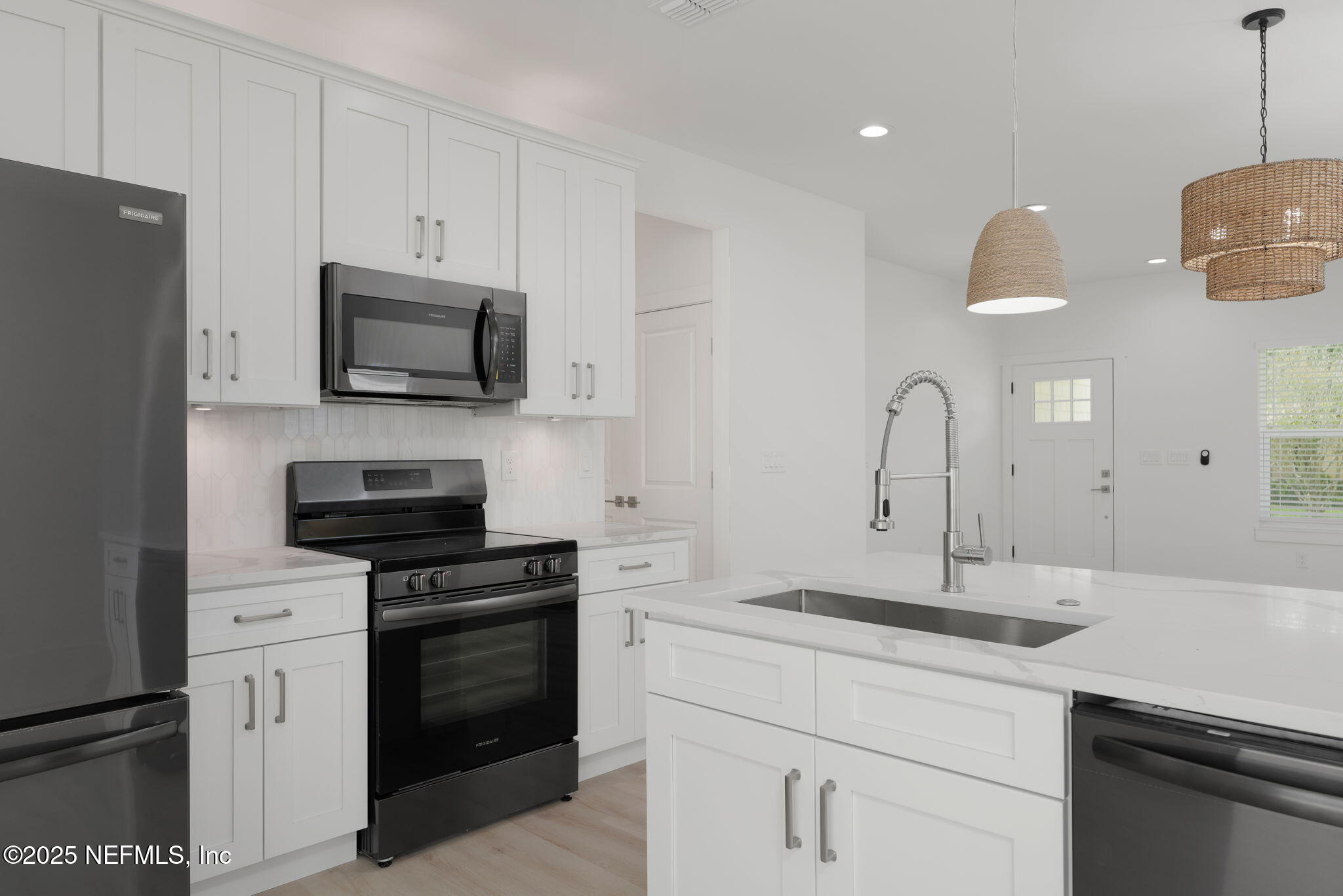 609 Twenty Second Street St. Augustine, FL 32084 - Photo 13 of 34 a kitchen with appliances a sink and cabinets