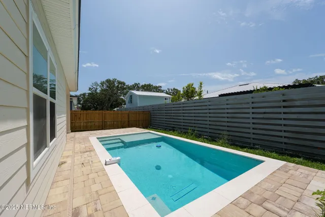a view of a house with backyard