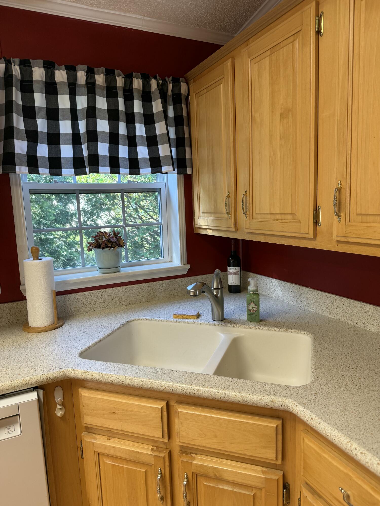 19 N Street Bangor, ME 04401 - Photo 18 of 49 IMG_8684
