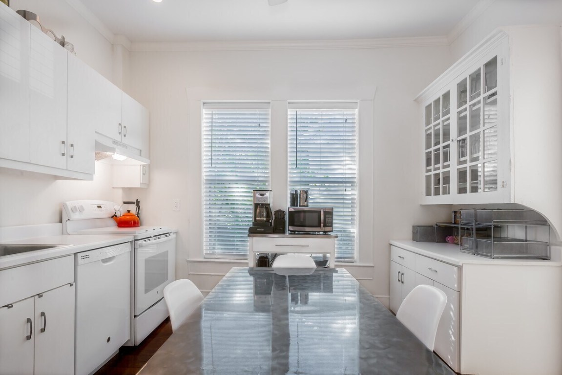 1159 Navasota Street Austin, TX 78702 - Photo 6 of 23