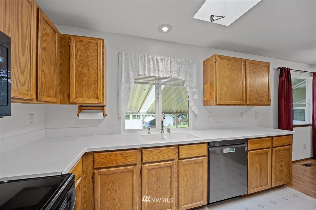 851 Field Avenue Northeast Renton, WA 98059 - Photo 14 of 38