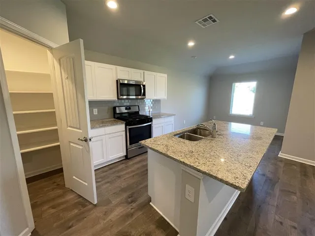 $240,000 | 920 St James Drive, Lake Charles, LA 70611