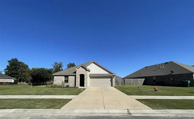 $240,000 | 920 St James Drive, Lake Charles, LA 70611