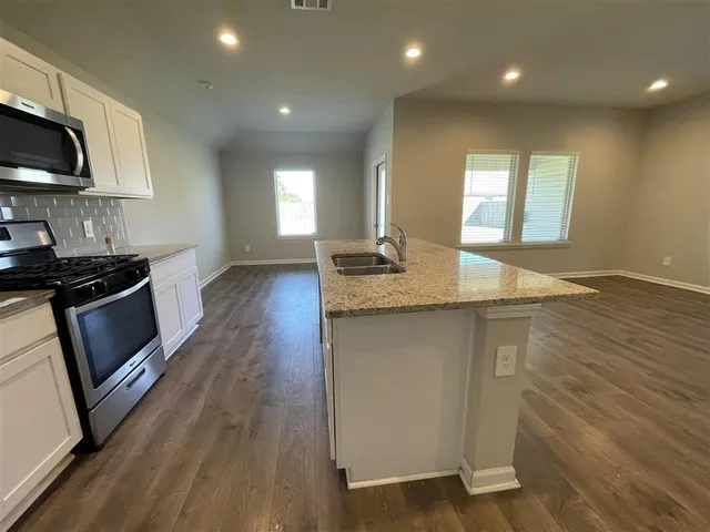 $240,000 | 920 St James Drive, Lake Charles, LA 70611