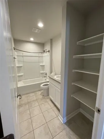 $240,000 | 920 St James Drive, Lake Charles, LA 70611