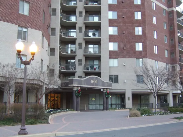 $3,950 | 901 North Monroe Street, Unit 816, Arlington, VA 22201
