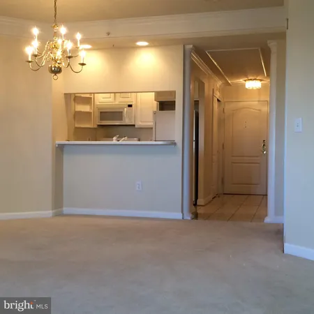 $3,950 | 901 North Monroe Street, Unit 816, Arlington, VA 22201