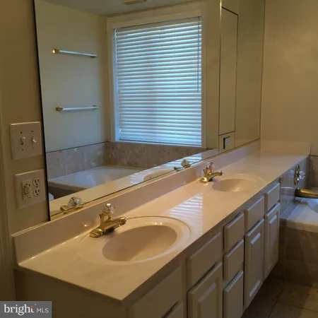 $3,950 | 901 North Monroe Street, Unit 816, Arlington, VA 22201