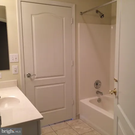 $3,950 | 901 North Monroe Street, Unit 816, Arlington, VA 22201