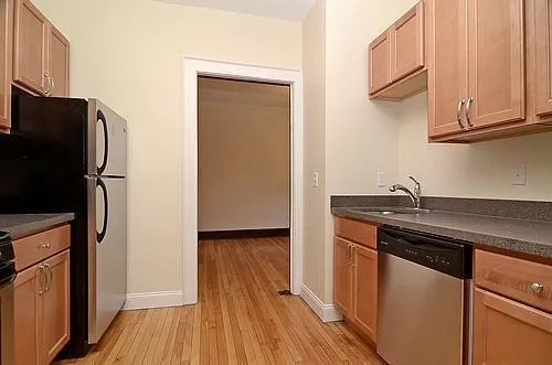 $1,695 | 1401 Willow Street, Unit 8, Minneapolis, MN 55403