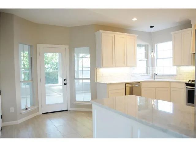 $2,400 | 923 Felicia Lane, Arlington, TX 76017