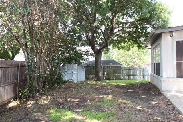 $2,400 | 923 Felicia Lane, Arlington, TX 76017