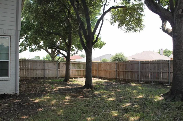 $2,400 | 923 Felicia Lane, Arlington, TX 76017