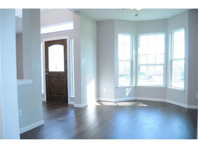 $2,400 | 923 Felicia Lane, Arlington, TX 76017