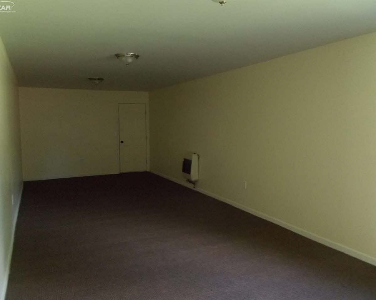 3273 Shannon Road Burton, MI 48529 - Photo 10 of 18 21356194-9.JPG