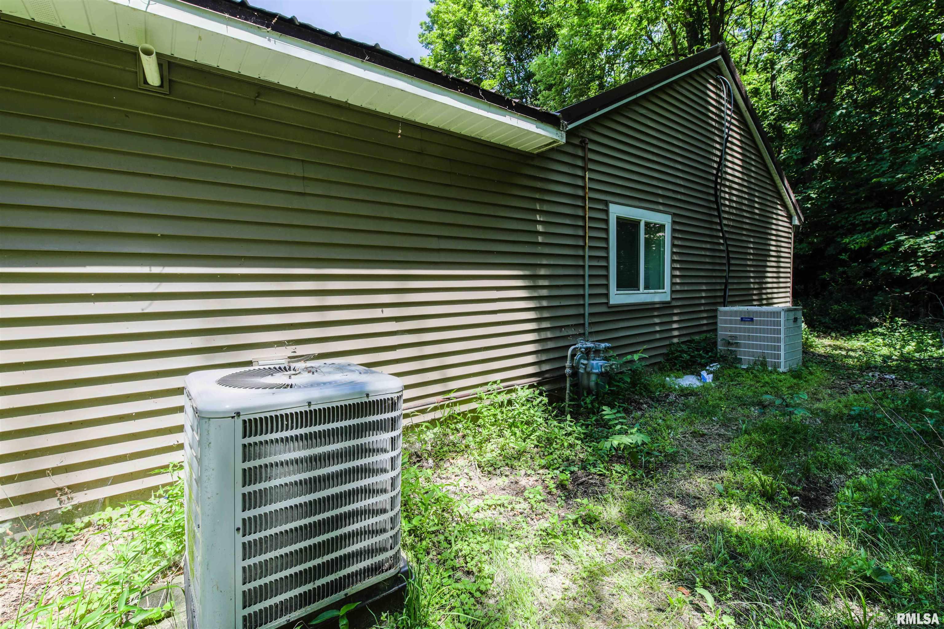 1562 Spring Bay Road East Peoria, IL 61611 - Photo 39 of 52