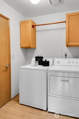 $915,000 | 20310 Hollyhills Drive Northeast, Bothell, WA 98011