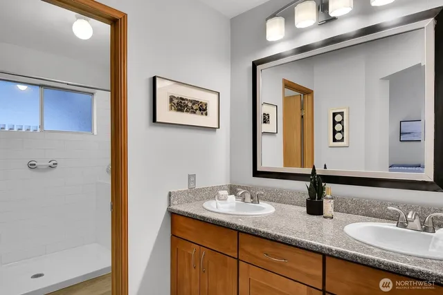 $915,000 | 20310 Hollyhills Drive Northeast, Bothell, WA 98011