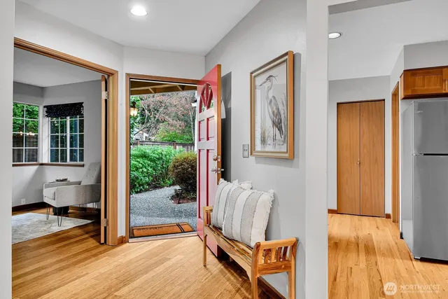 $915,000 | 20310 Hollyhills Drive Northeast, Bothell, WA 98011