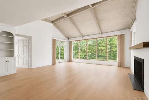 $1,899,000 | 39 Upper Drive, Huntington Bay, NY 11743
