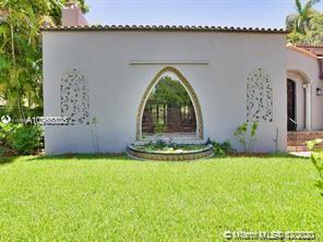 2655 Pine Tree Drive Miami Beach, FL 33140 - Photo 3 of 11