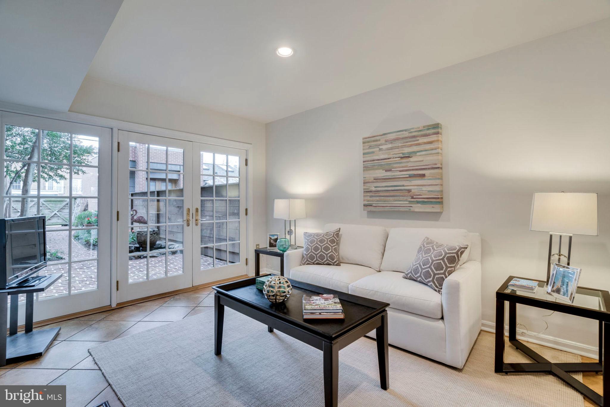 745 10th Street Southeast Washington, DC 20003 - Photo 12 of 41 1st Floor Living Room