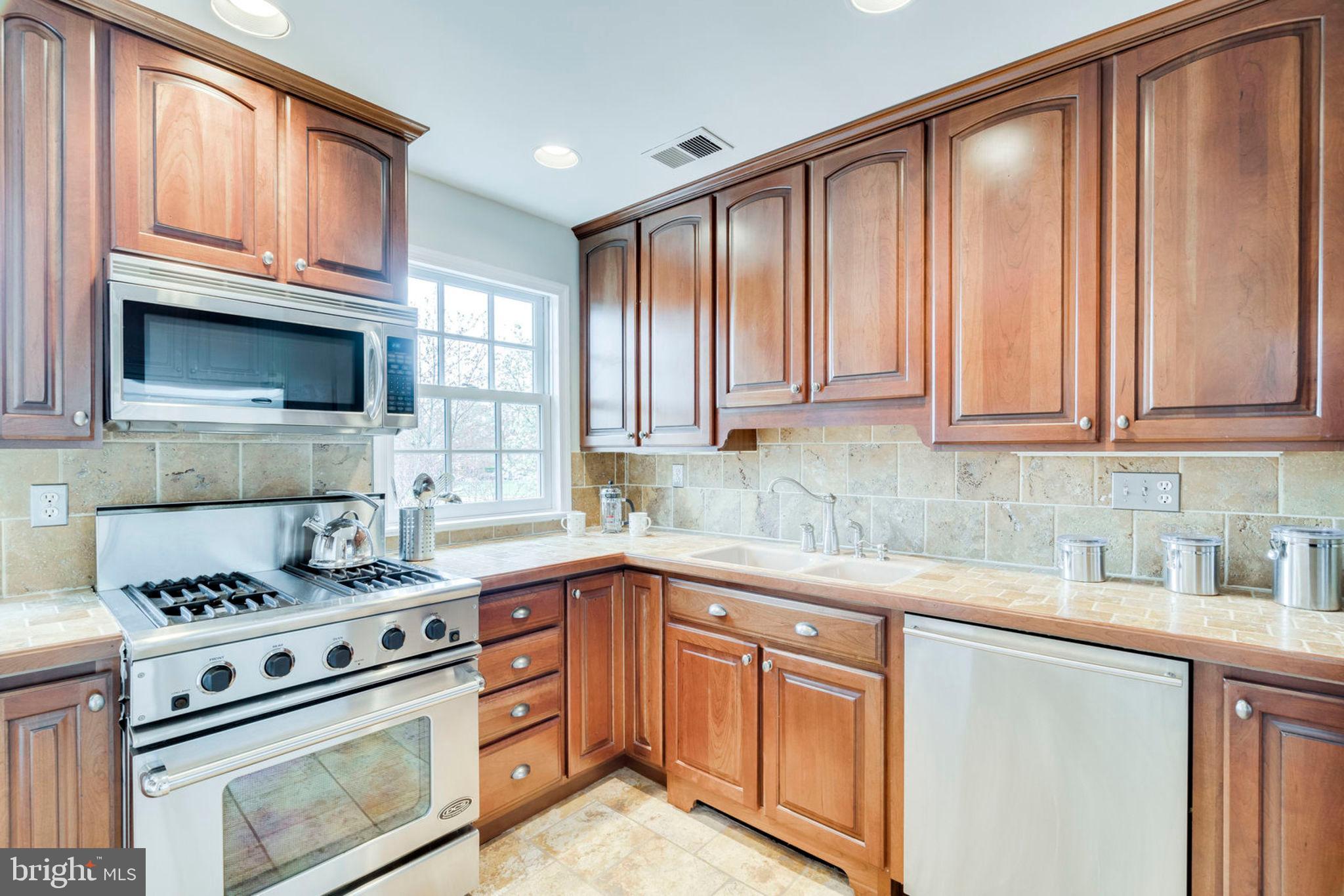 745 10th Street Southeast Washington, DC 20003 - Photo 21 of 41 Kitchen
