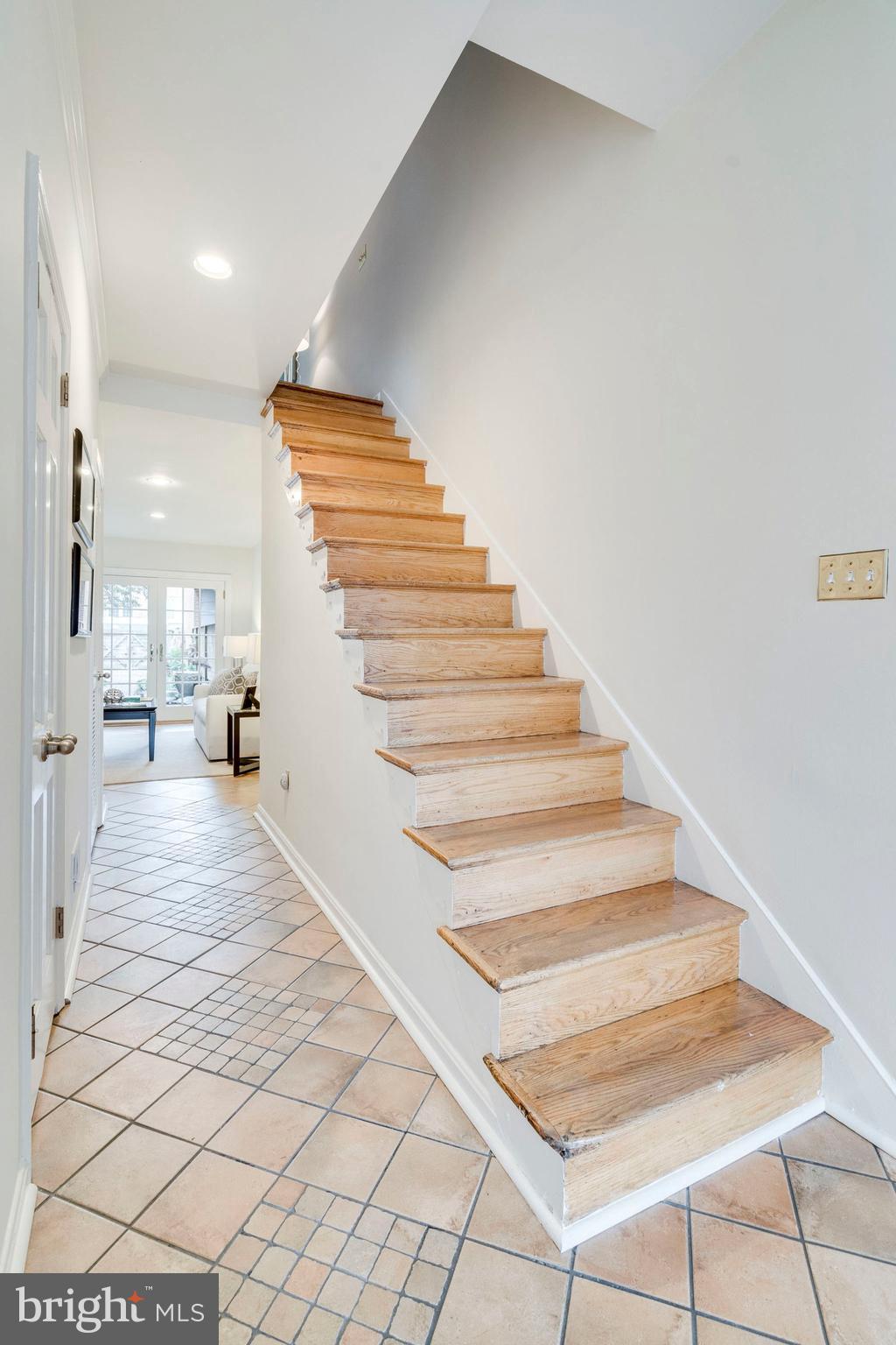 745 10th Street Southeast Washington, DC 20003 - Photo 4 of 41 Entryway