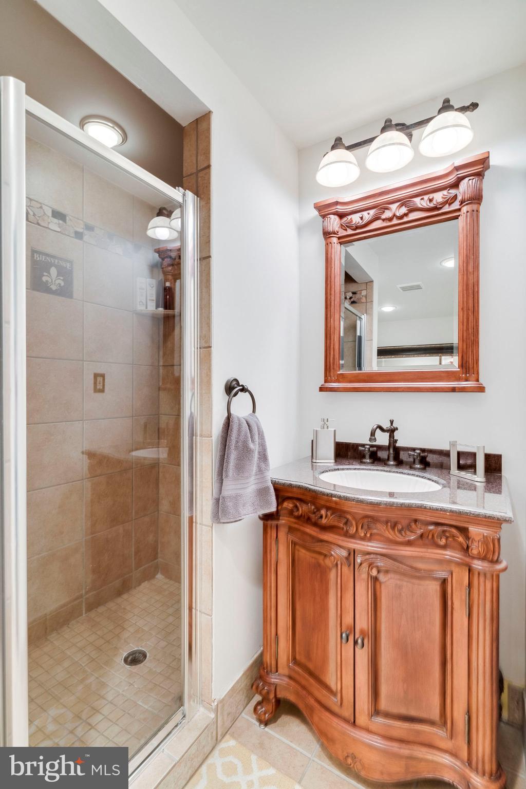 745 10th Street Southeast Washington, DC 20003 - Photo 31 of 41 2nd Floor Bath