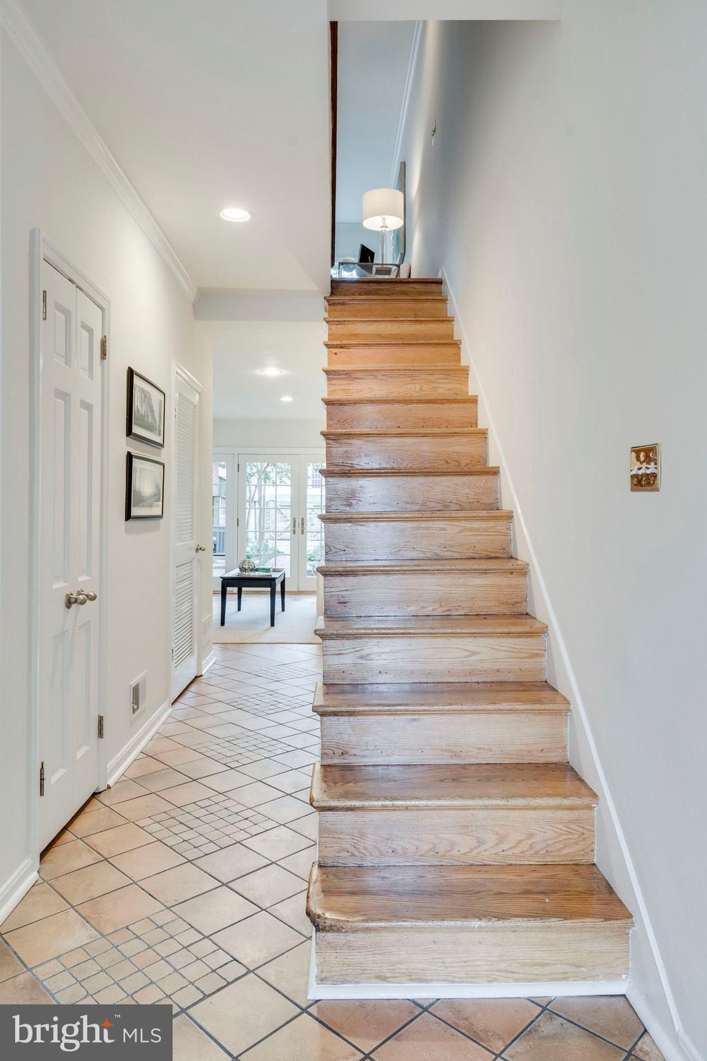 745 10th Street Southeast Washington, DC 20003 - Photo 5 of 41 Entryway