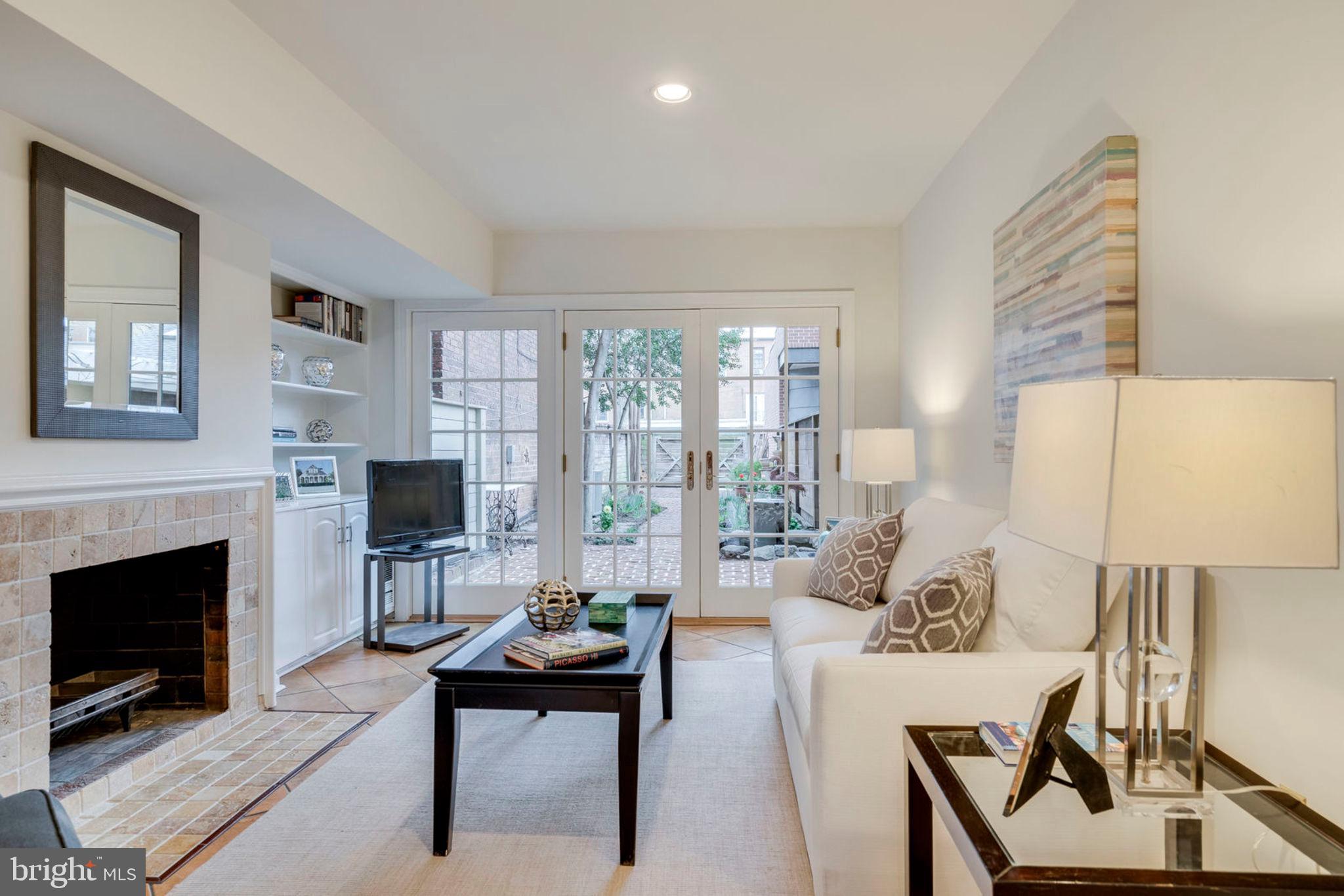 745 10th Street Southeast Washington, DC 20003 - Photo 10 of 41 1st Floor Living Room