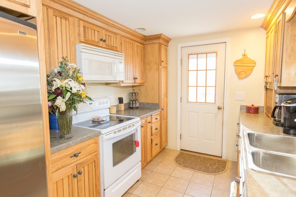 9 Duval Road Dudley, MA 01571 - Photo 5 of 12 Gallery Image 5