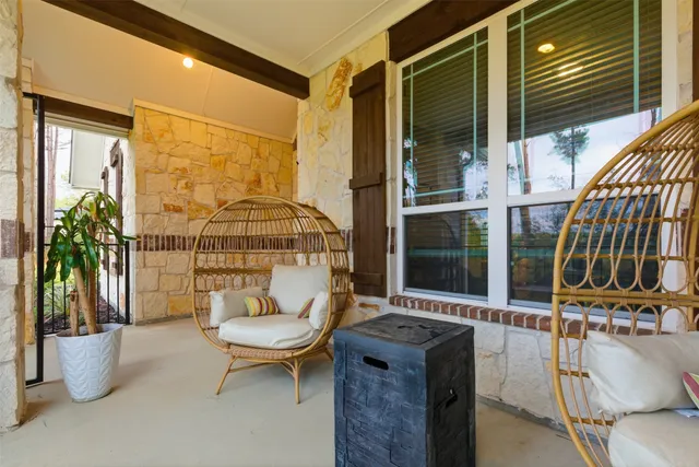 a blue bench sitting in front of a building