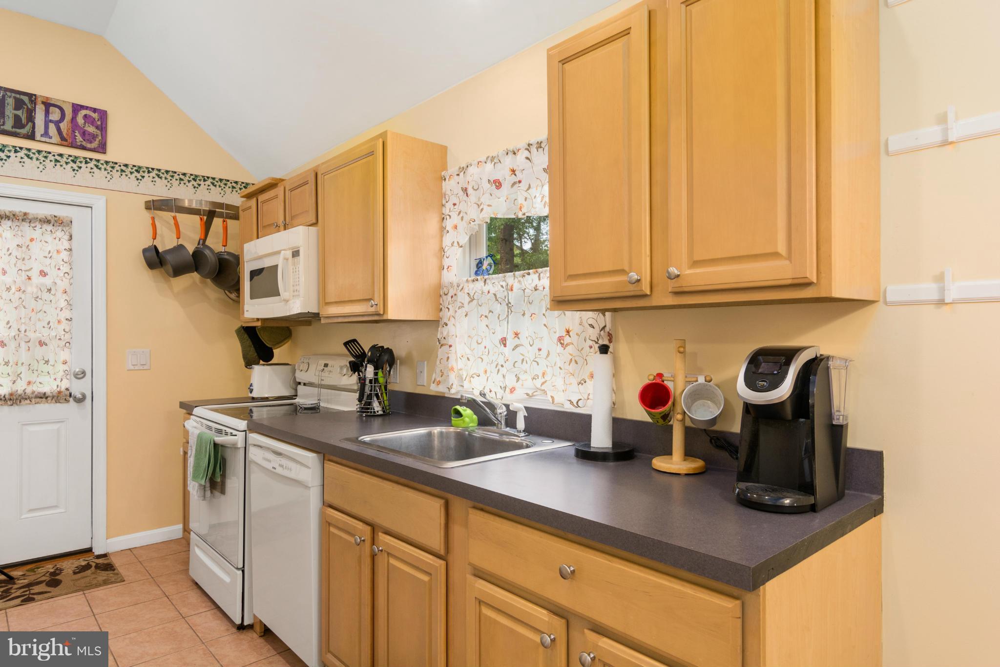 1719 Tacoma Road Edgewater, MD 21037 - Photo 7 of 27 Kitchen